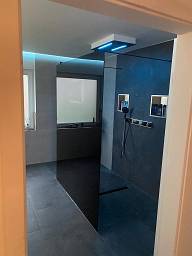 Ein tolles Badezimmersanierungsprojekt ist nun abgeschlossen. Hier hatte der Kunde klare Wünsche mit einer gut gelungener Umsetzung. &nbsp;&copy;&nbsp;Warn Sanitär- u. Heizungsbau GmbH